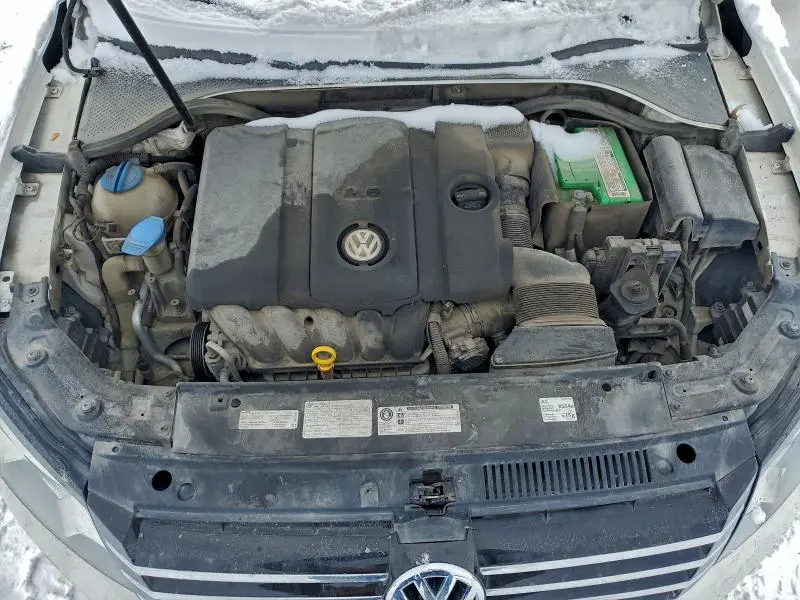 2014 VOLKSWAGEN PASSAT SE  