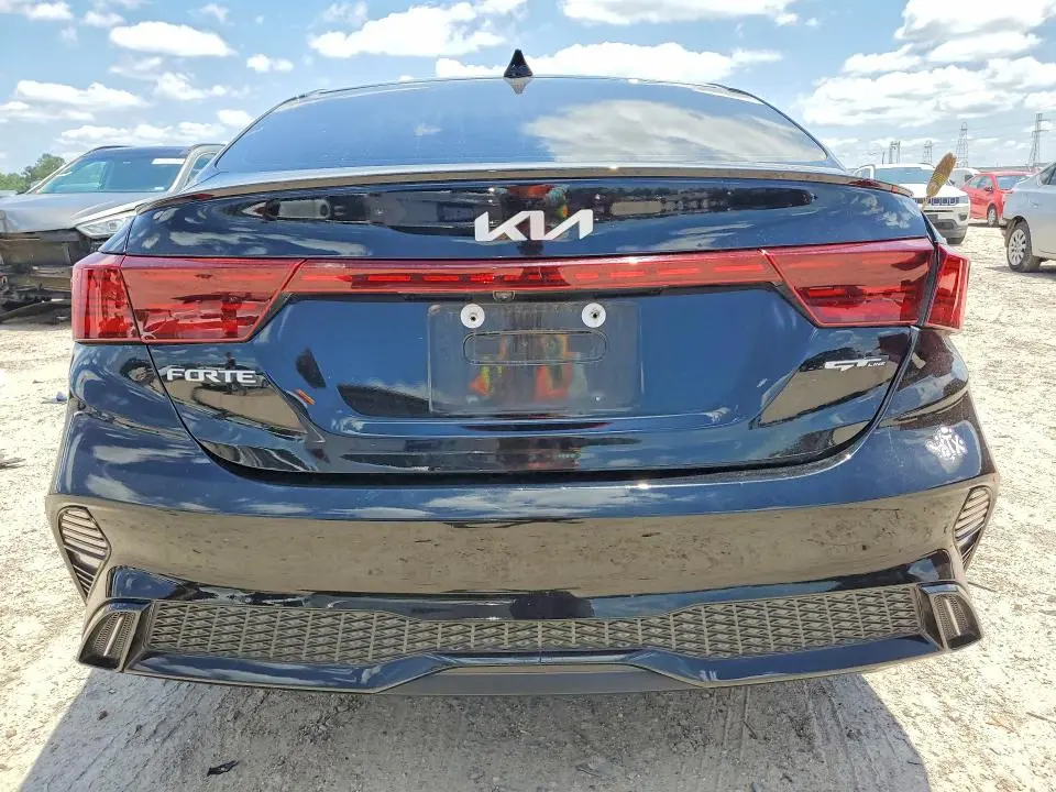 2024 KIA FORTE GT LINE  