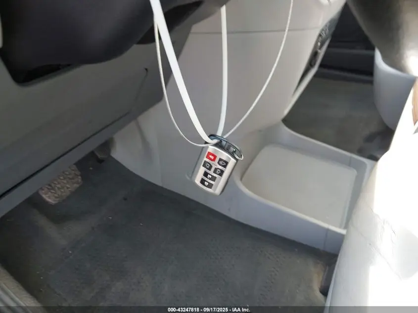 2015 TOYOTA SIENNA XLE 8 PASSENGER