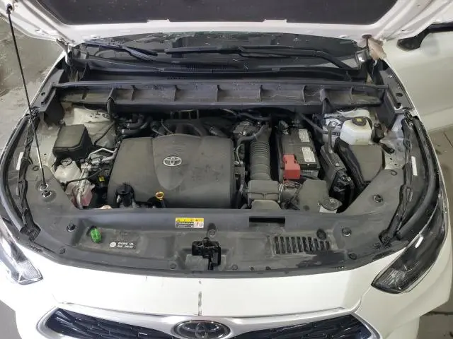 2021 TOYOTA HIGHLANDER XLE  