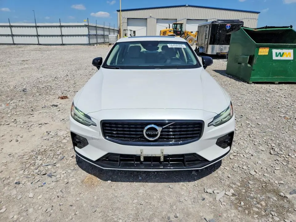 2021 VOLVO S60 T5 MOMENTUM  