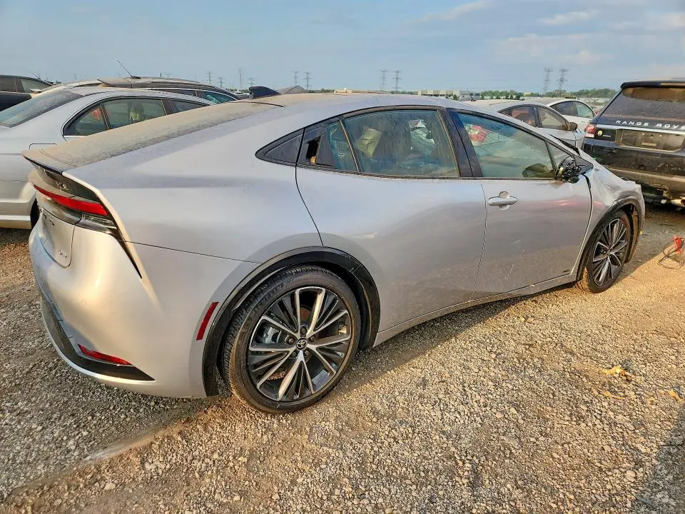 2024 TOYOTA PRIUS XLE  