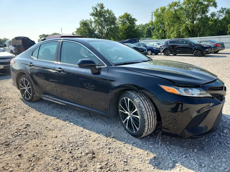 2019 TOYOTA CAMRY SE  