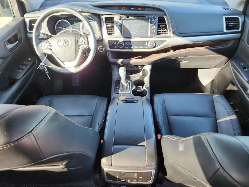 2018 TOYOTA HIGHLANDER SE  