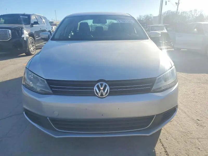 2013 VOLKSWAGEN JETTA SE  