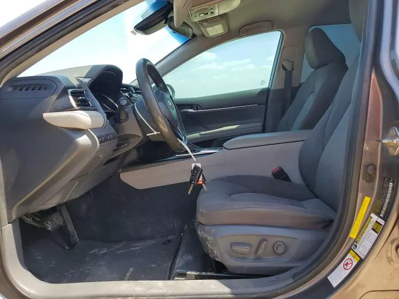 2019 TOYOTA CAMRY LE  