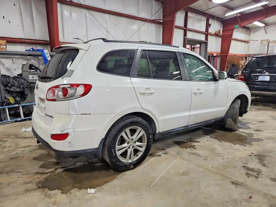 2011 HYUNDAI SANTA FE SE  