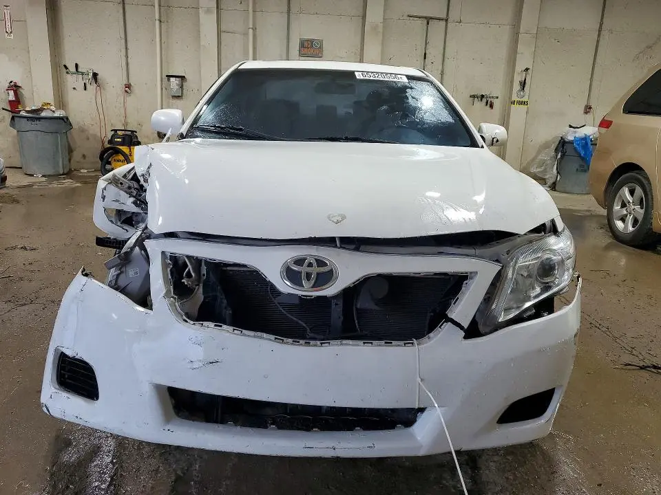 2011 TOYOTA CAMRY LE  