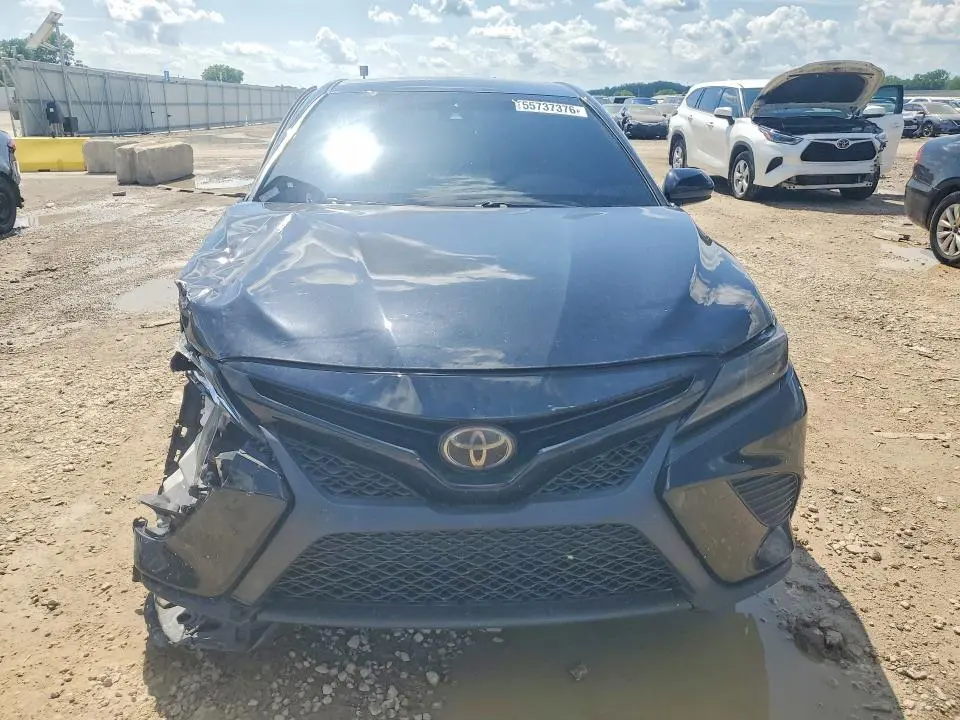 2018 TOYOTA CAMRY SE  