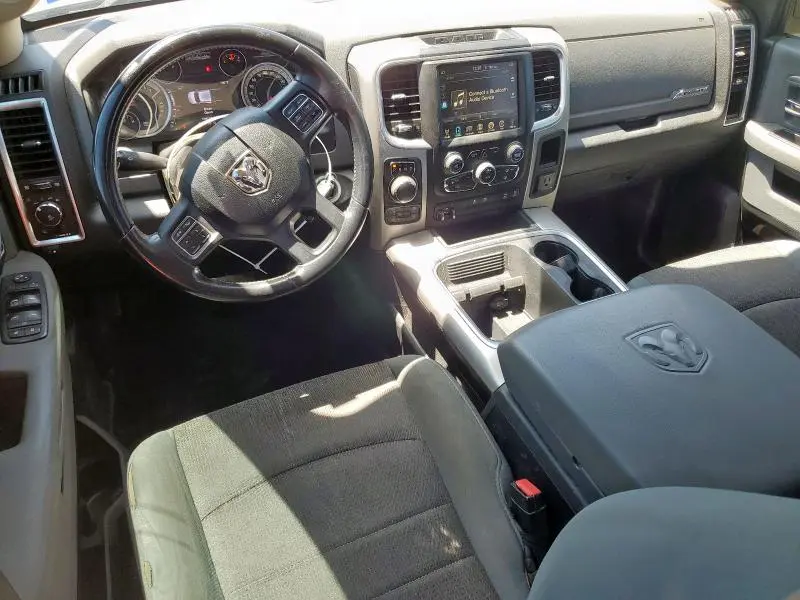 2017 RAM 1500 SLT  