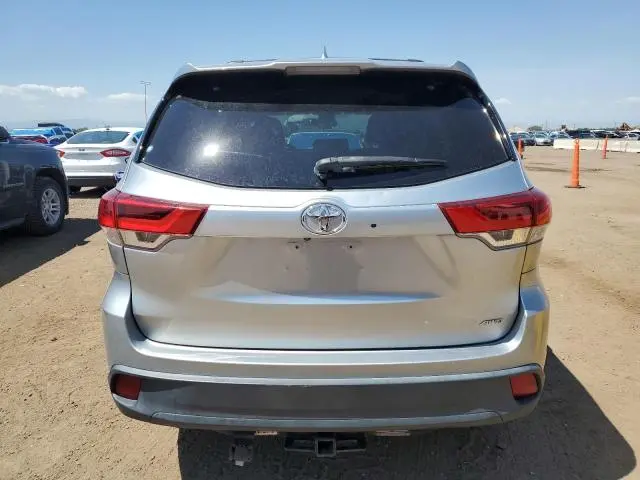 2017 TOYOTA HIGHLANDER LE  