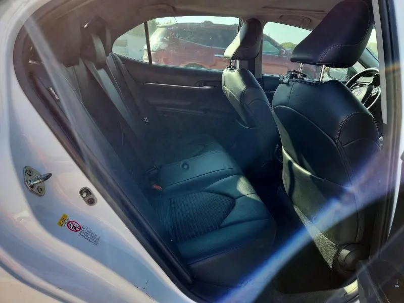 2018 TOYOTA CAMRY SE  