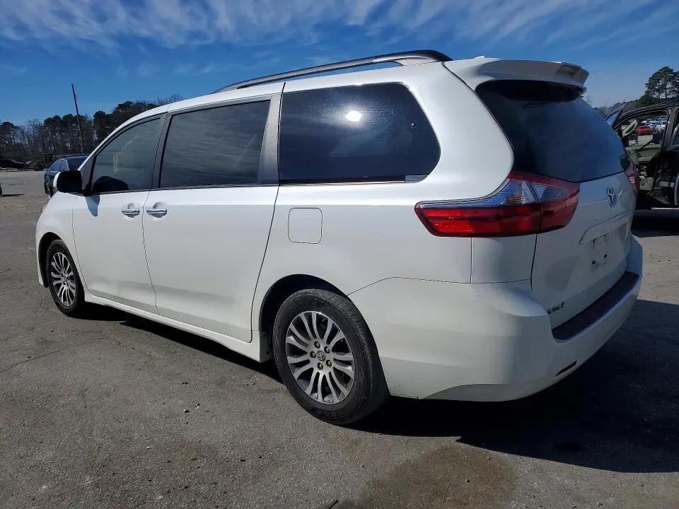 2020 TOYOTA SIENNA XLE 8-PASSENGER  