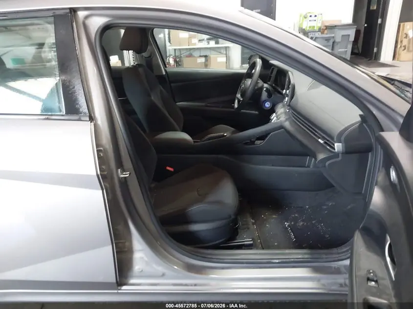 2023 HYUNDAI ELANTRA SE