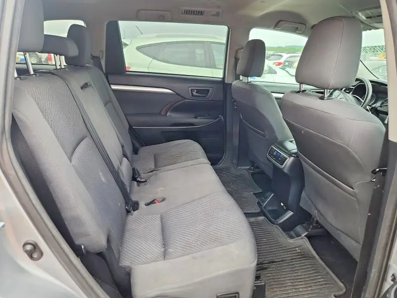 2015 TOYOTA HIGHLANDER LE  
