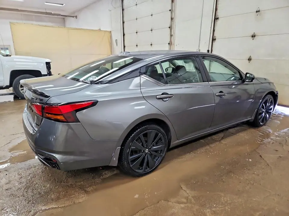 2022 NISSAN ALTIMA SR  