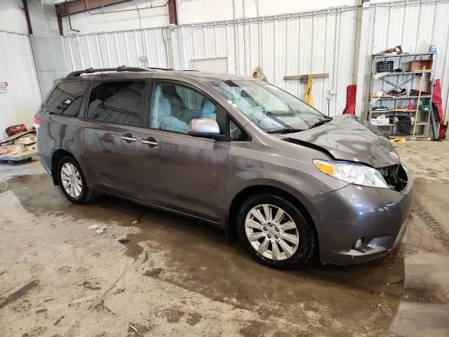 2012 TOYOTA SIENNA XLE  
