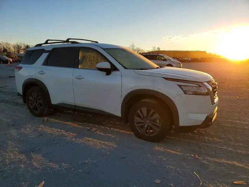 2022 NISSAN PATHFINDER SV  