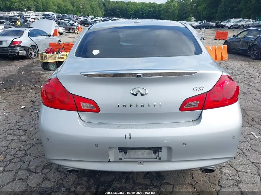2013 INFINITI G37 JOURNEY