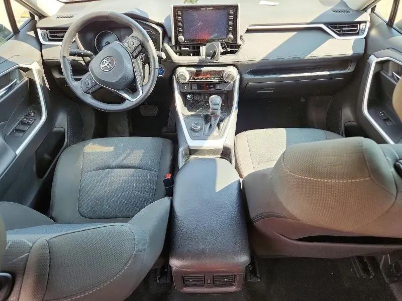 2021 TOYOTA RAV4 XLE  