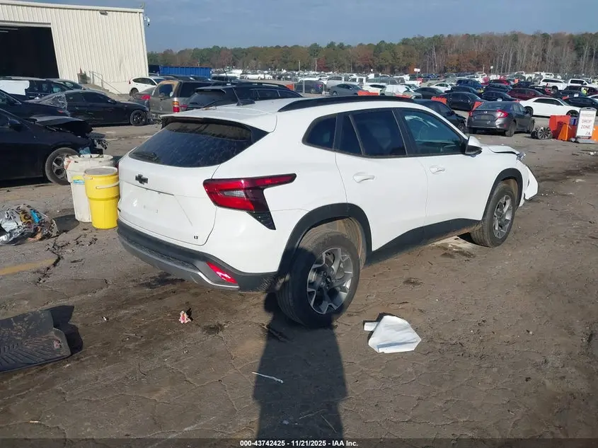 2025 CHEVROLET TRAX FWD LT