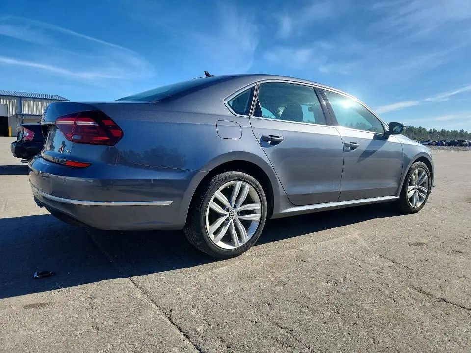 2018 VOLKSWAGEN PASSAT SE  