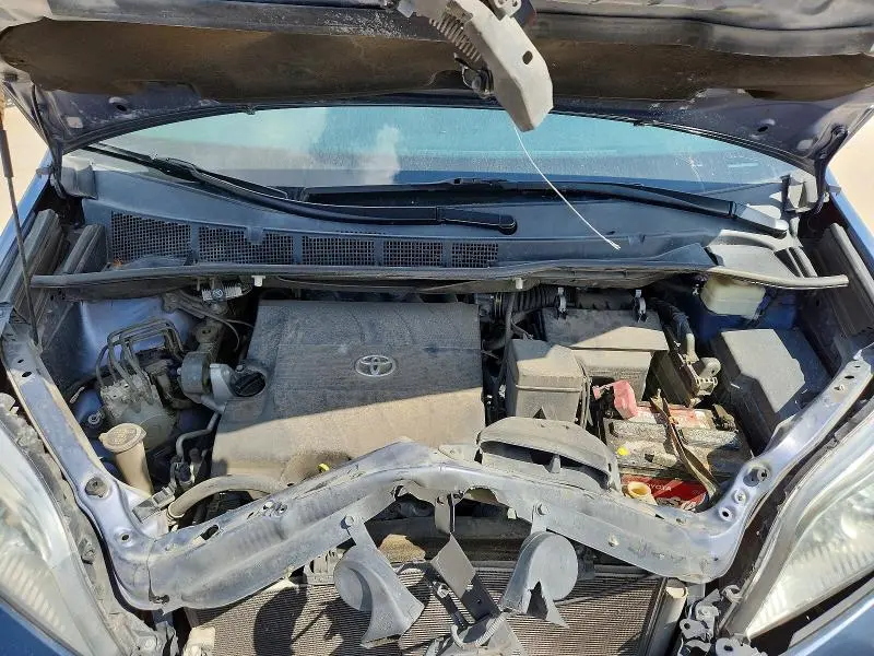 2016 TOYOTA SIENNA LE  