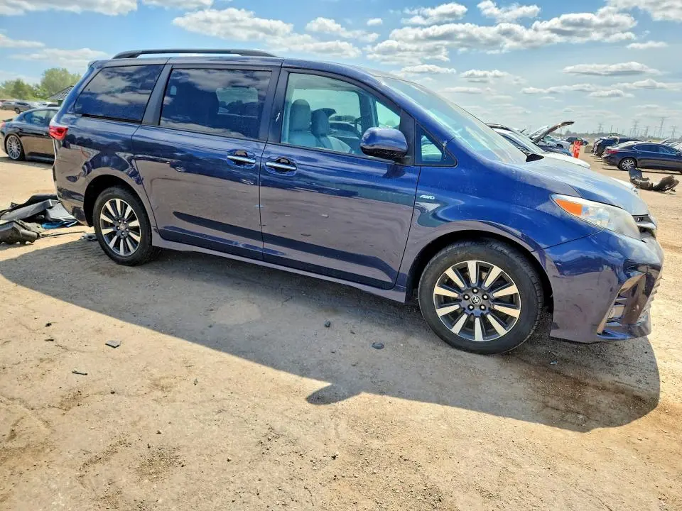 2019 TOYOTA SIENNA XLE 7-PASSENGER  