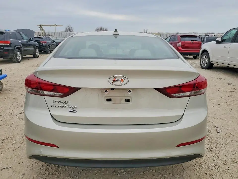 2018 HYUNDAI ELANTRA SE  