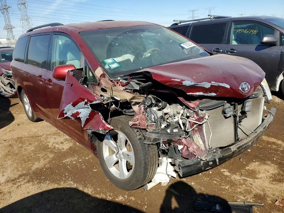 2012 TOYOTA SIENNA LE 8-PASSENGER  