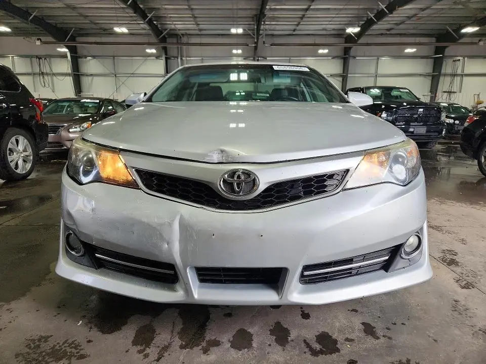 2013 TOYOTA CAMRY SE  