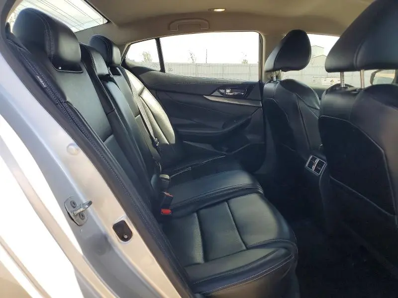 2022 NISSAN MAXIMA SV  