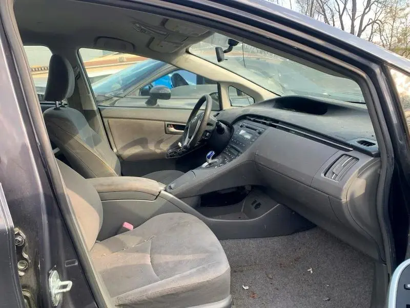 2010 TOYOTA PRIUS III  