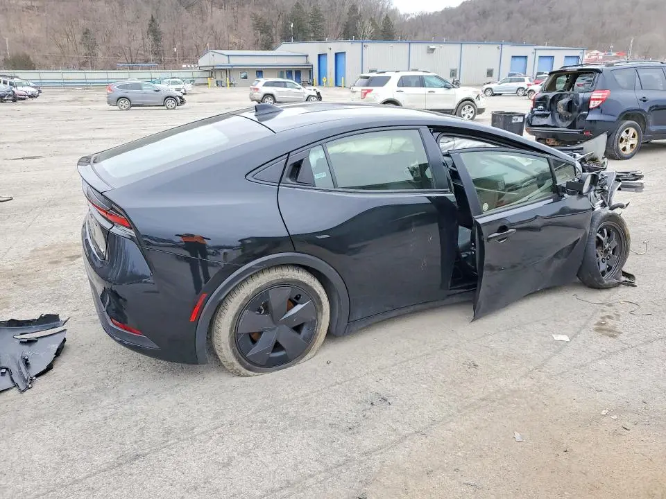 2025 TOYOTA PRIUS LE  