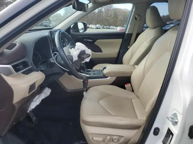 2021 TOYOTA HIGHLANDER XLE  