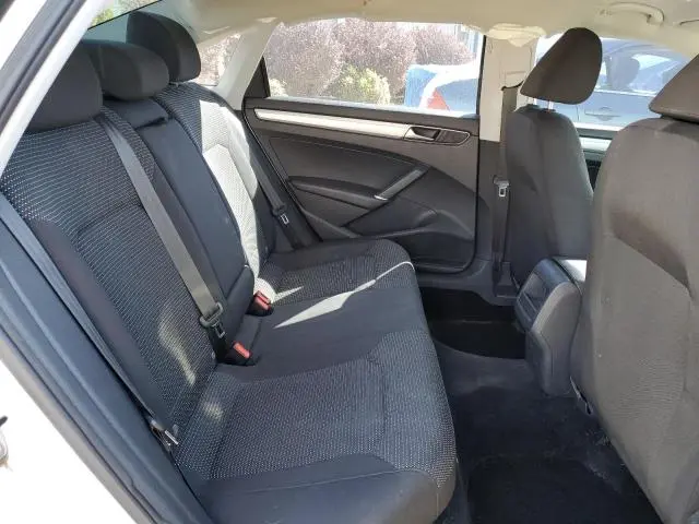 2016 VOLKSWAGEN PASSAT S  