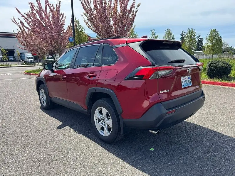 2020 TOYOTA RAV4 XLE  