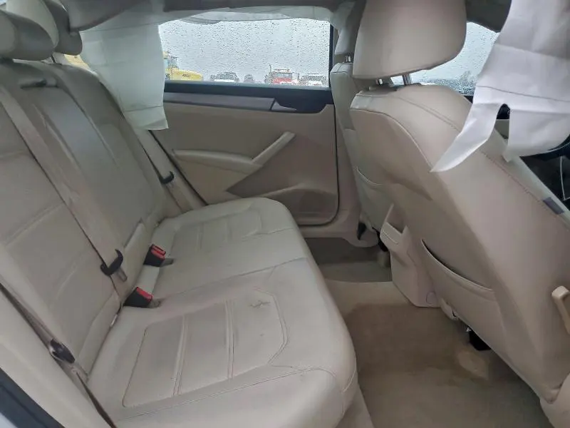 2015 VOLKSWAGEN PASSAT S  