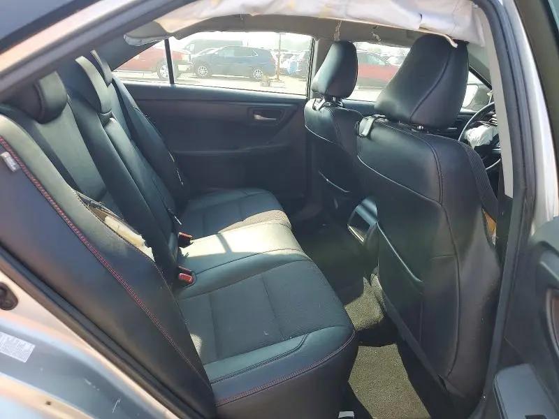 2016 TOYOTA CAMRY SE  