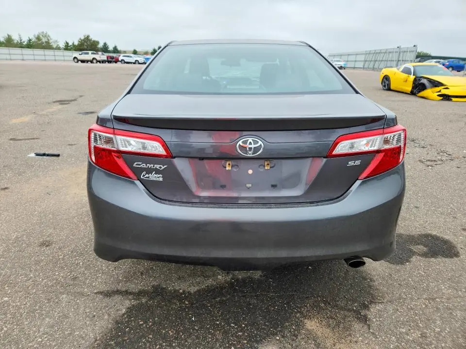 2014 TOYOTA CAMRY SE  