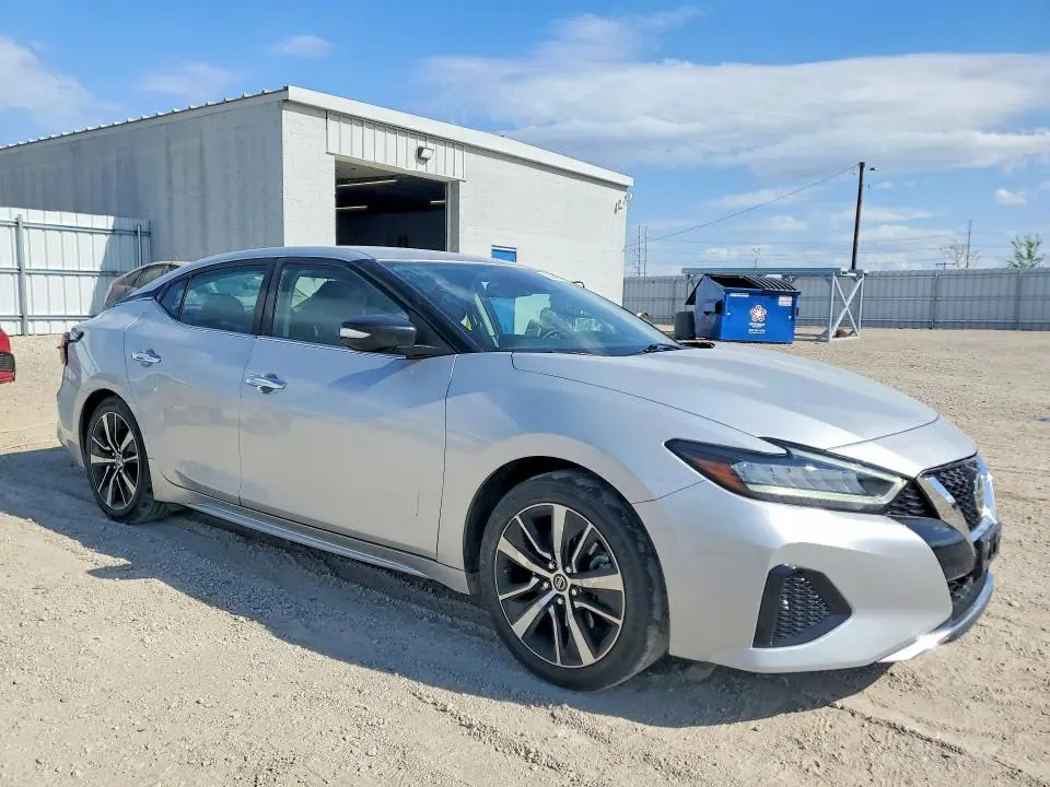 2022 NISSAN MAXIMA SV  