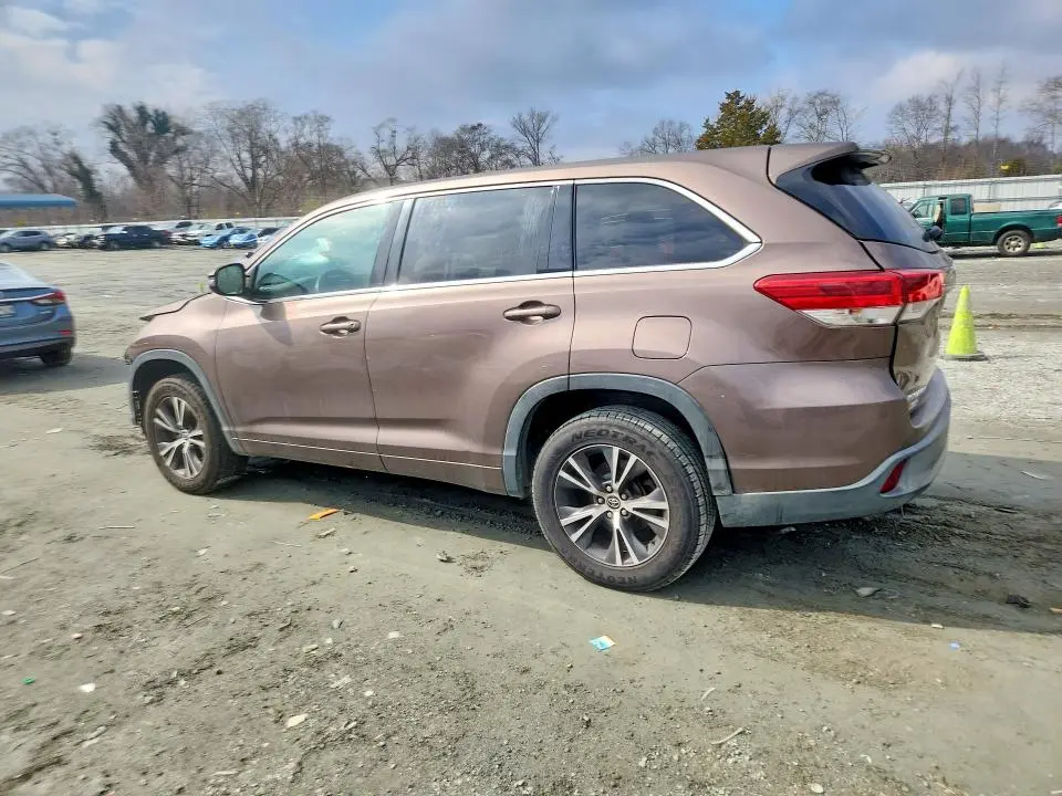 2018 TOYOTA HIGHLANDER LE  