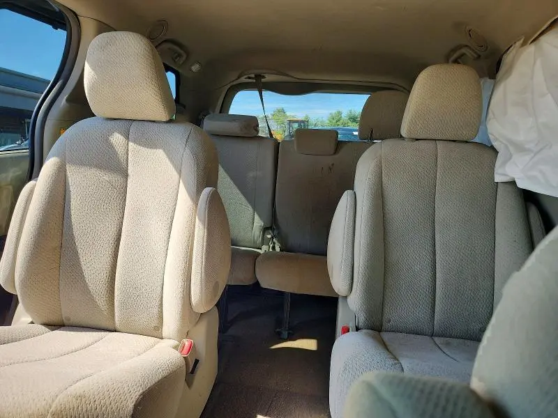 2012 TOYOTA SIENNA LE  