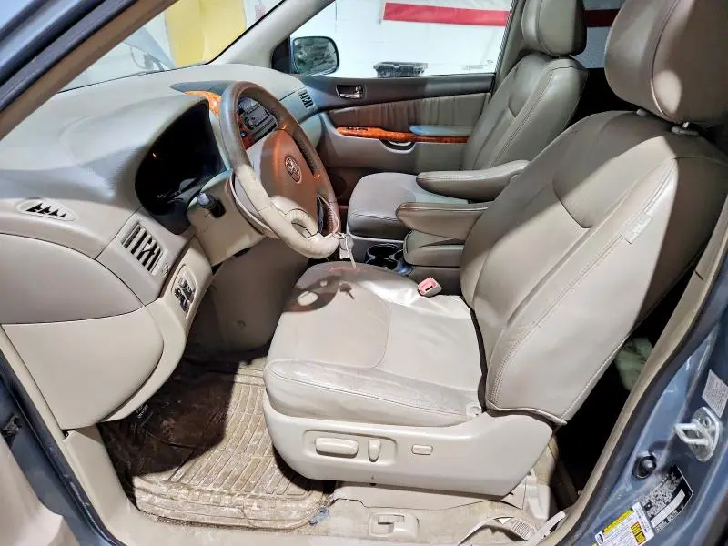 2010 TOYOTA SIENNA XLE  