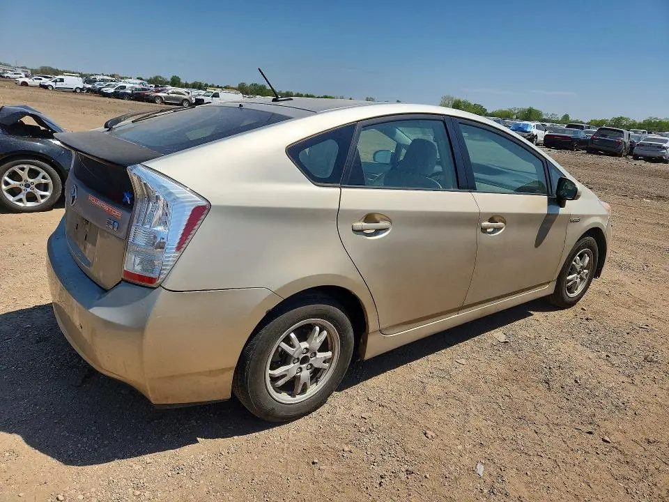 2010 TOYOTA PRIUS III  