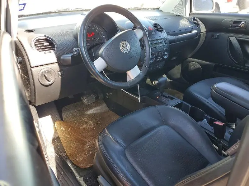 2010 VOLKSWAGEN NEW BEETLE   