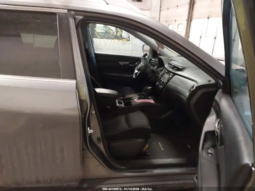 2017 NISSAN ROGUE SV