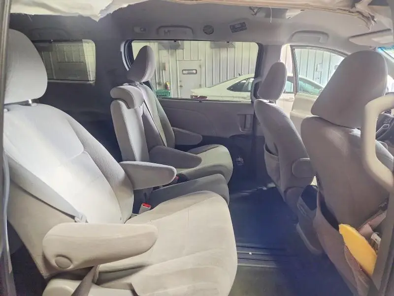 2017 TOYOTA SIENNA LE 8-PASSENGER  