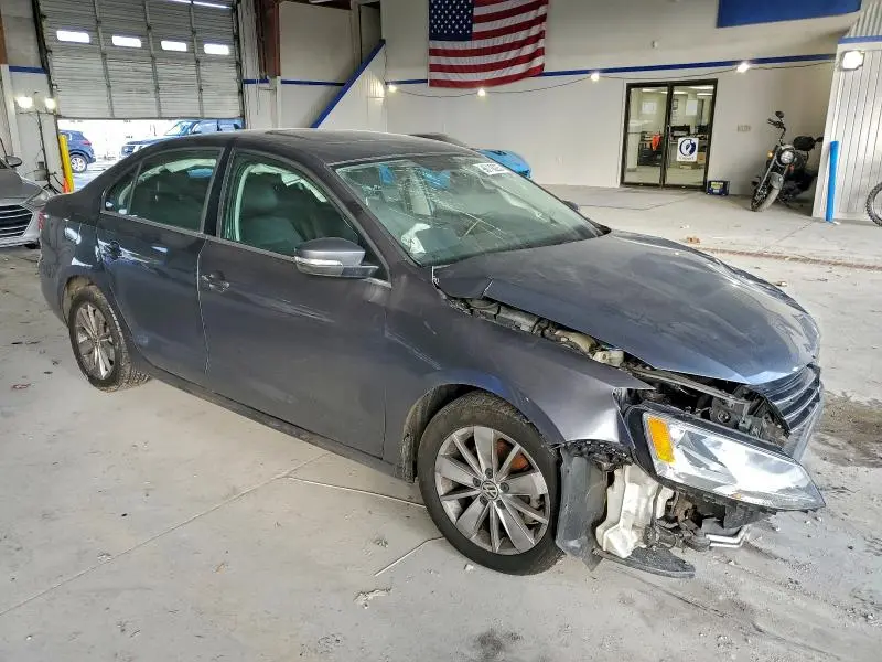2015 VOLKSWAGEN JETTA SE  