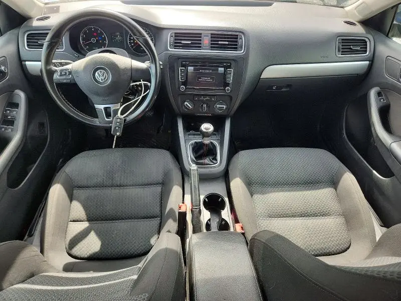 2013 VOLKSWAGEN JETTA SE  